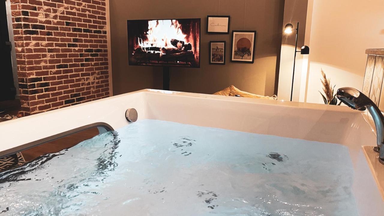 Stilvolles City-Loft Mit Privatem Whirlpool トリーア エクステリア 写真