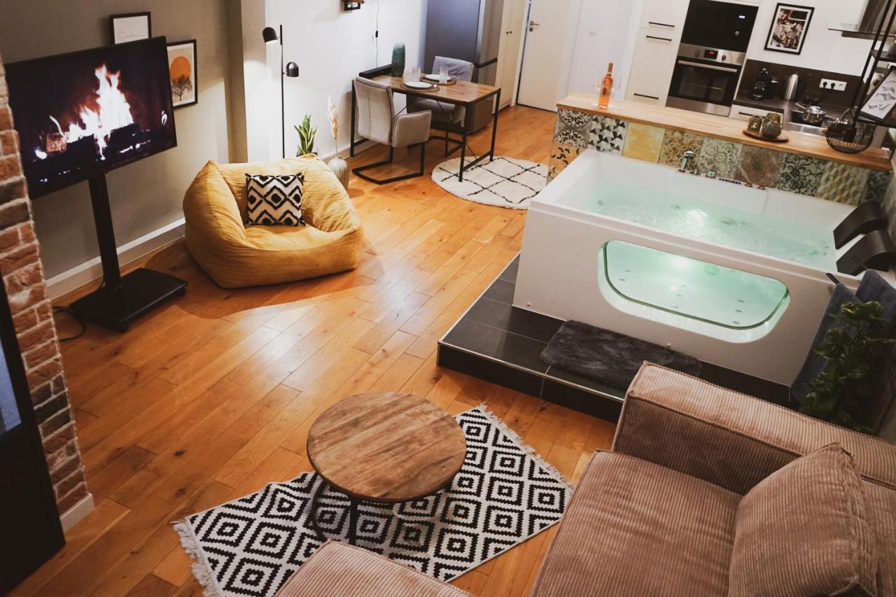 Stilvolles City-Loft Mit Privatem Whirlpool トリーア エクステリア 写真