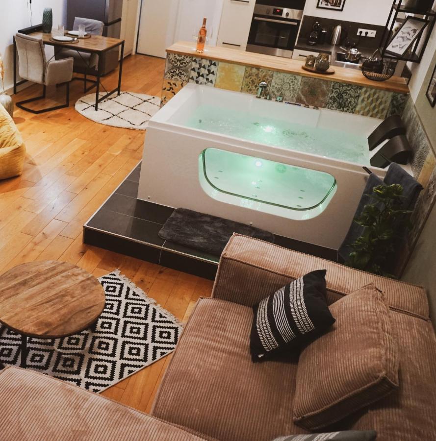 Stilvolles City-Loft Mit Privatem Whirlpool トリーア エクステリア 写真